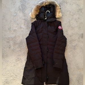 Style 2090L Canada goose sz medium.